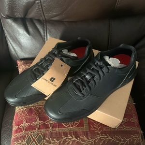 Non-Slip Black Work Shoes